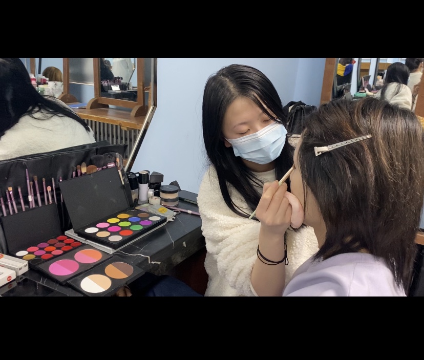 西安化妆学校：超级简单的化妆步骤